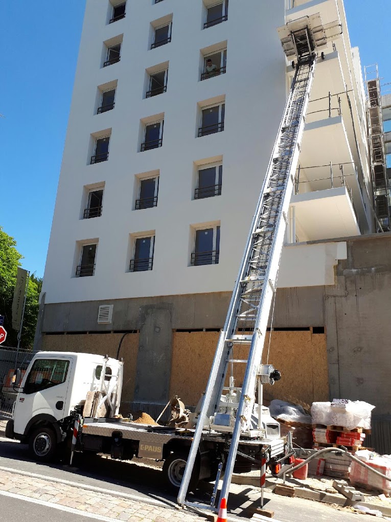 Monte-meubles grande hauteur immeuble Lyon chantier