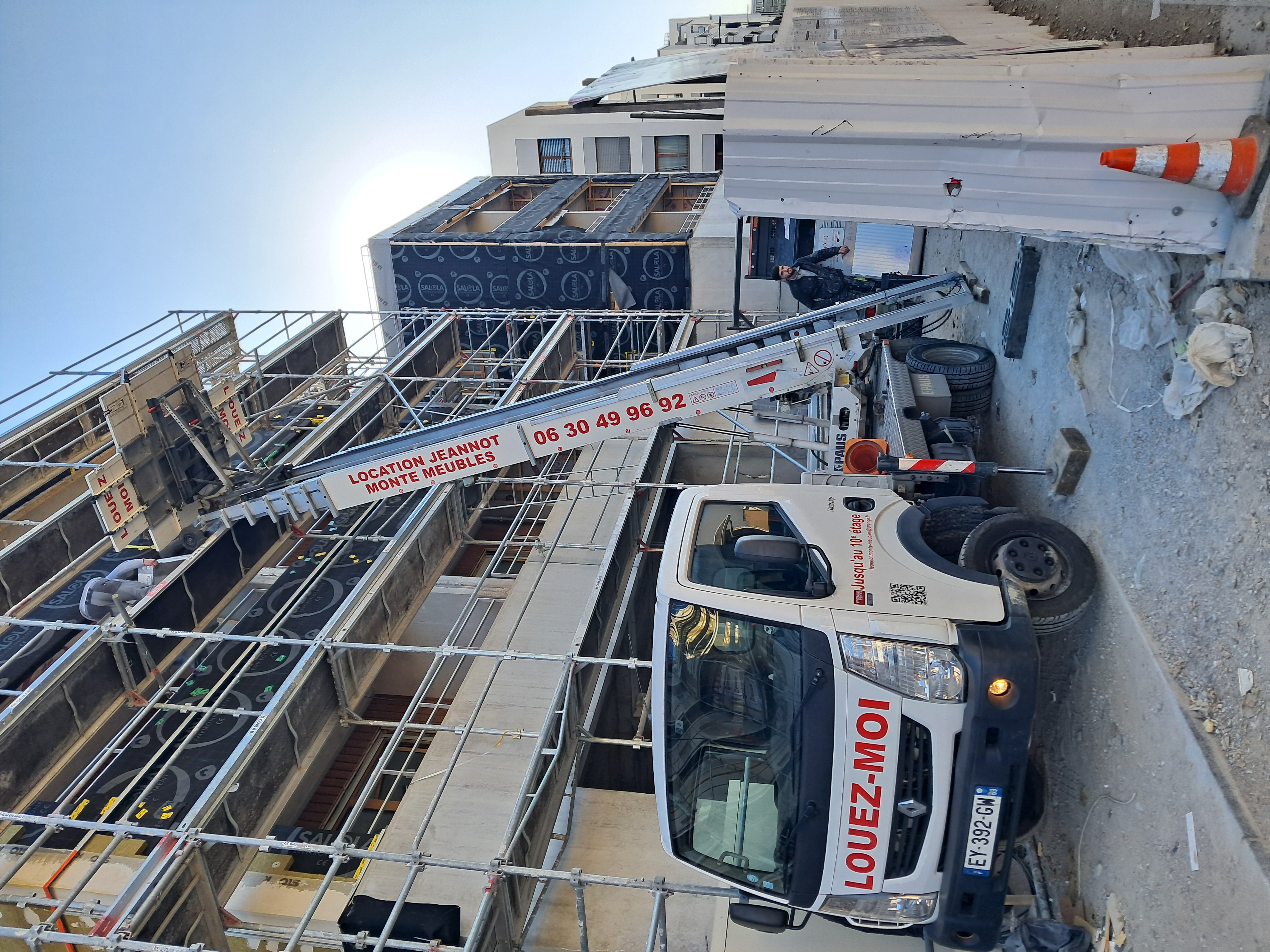 Monte-matériaux chantier professionnel Lyon